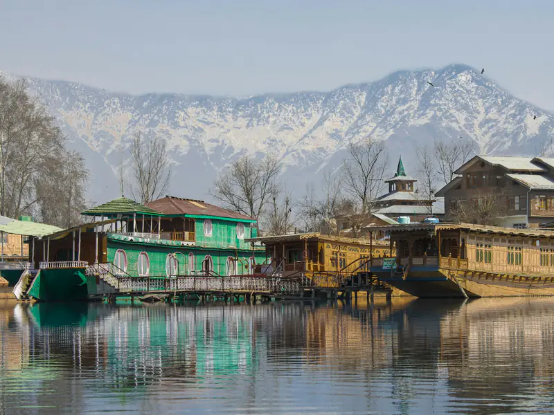Luxury Shikara experience in Kashmir